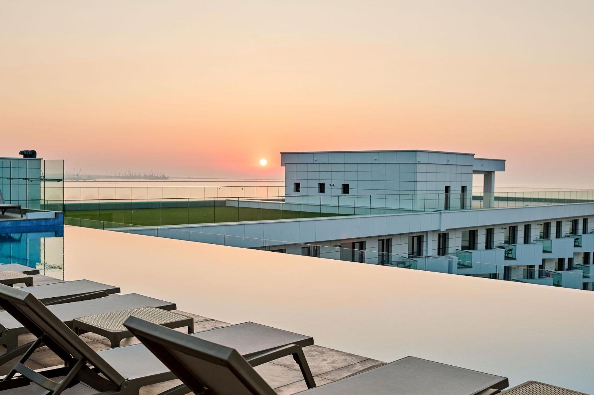 Soleil Anne Studio In Infinity Beach Resort - Parking Mamaia Exterior photo